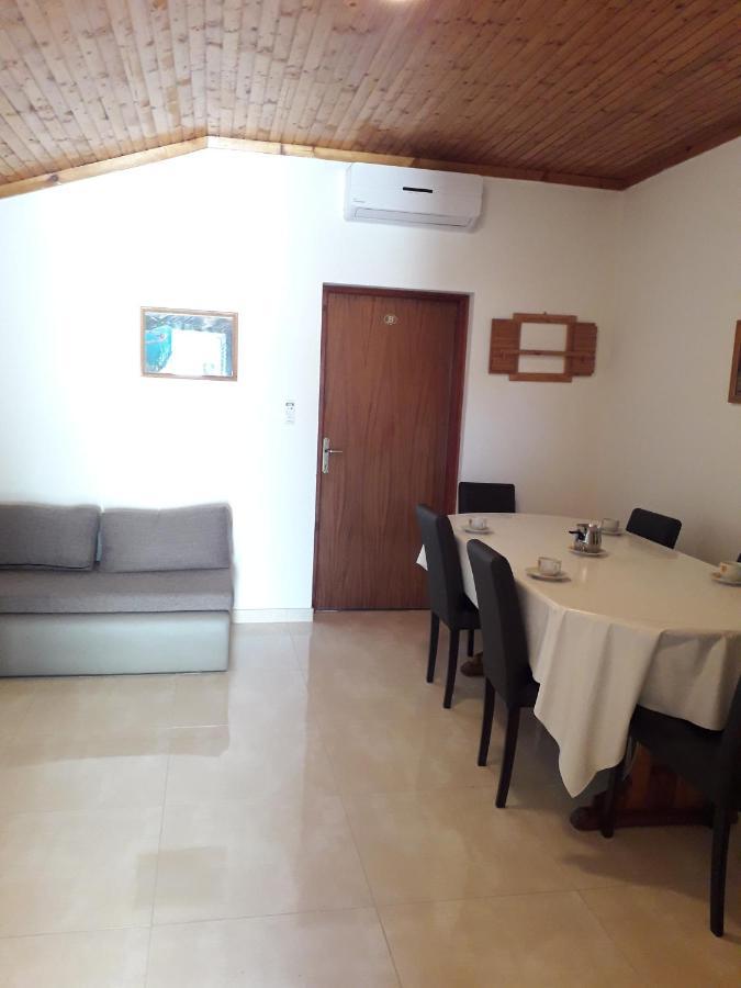 Apartmani Ivandic Murter Bilik gambar
